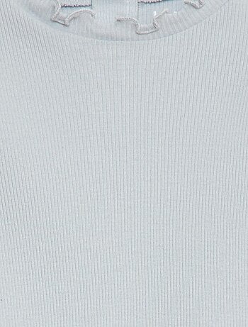 T-shirt a costine con collo ondulato