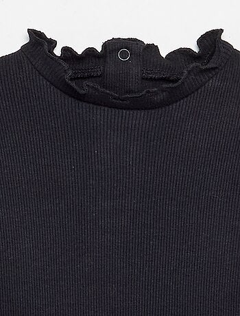 T-shirt a costine con collo ondulato