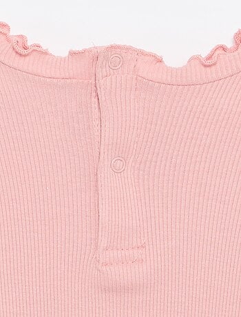 T-shirt a costine con collo ondulato