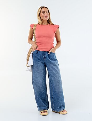 T-shirt a costine con maniche a volant