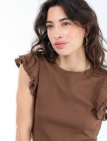 T-shirt a costine con maniche a volant