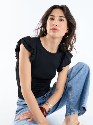 T-shirt a costine con maniche a volant