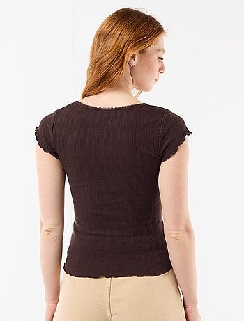 T-shirt a costine con maniche corte e volant