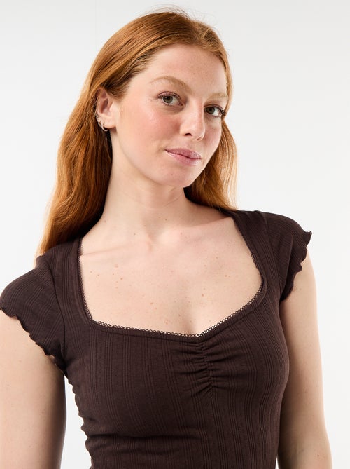 T-shirt a costine con maniche corte e volant - Kiabi