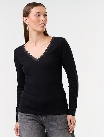 T-shirt a costine con pizzo al collo