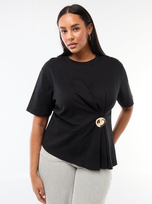 T-shirt a girocollo drappeggiato con dettaglio gioiello - Kiabi