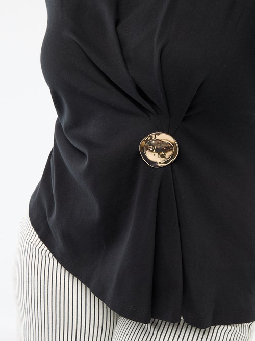 T-shirt a girocollo drappeggiato con dettaglio gioiello - Kiabi