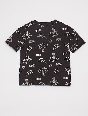 T-shirt a maniche core con taschino sul petto e stampe