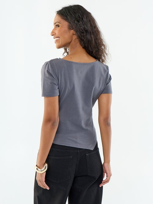 T-shirt a maniche corte asimmetrica - Kiabi T-shirt a maniche corte asimmetrica - Kiabi
