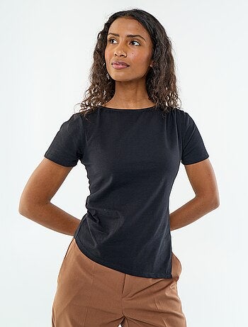 T-shirt a maniche corte asimmetrica