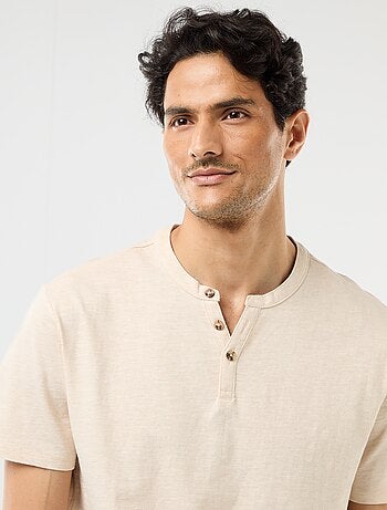 T-shirt a maniche corte con collo alla tunisina