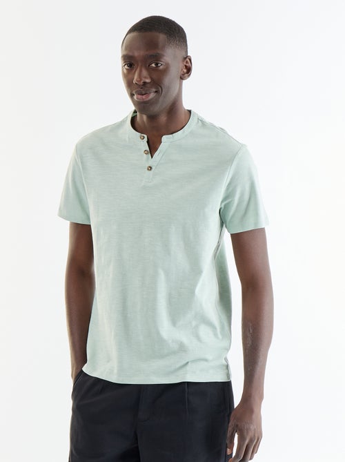 T-shirt a maniche corte con collo alla tunisina - Kiabi T-shirt a maniche corte con collo alla tunisina - Kiabi
