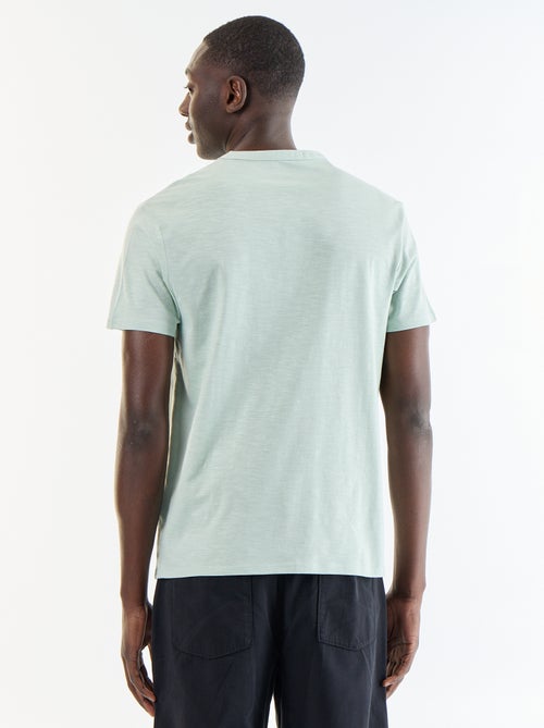 T-shirt a maniche corte con collo alla tunisina - Kiabi T-shirt a maniche corte con collo alla tunisina - Kiabi