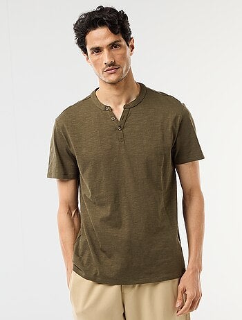 T-shirt a maniche corte con collo alla tunisina