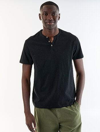 T-shirt a maniche corte con collo alla tunisina