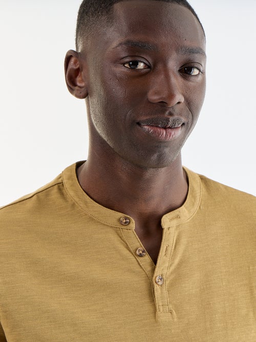 T-shirt a maniche corte con collo alla tunisina - Kiabi