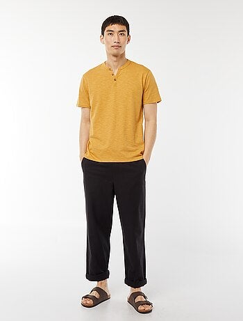 T-shirt a maniche corte con collo serafino