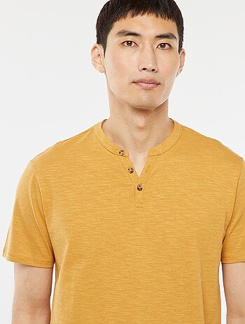 T-shirt a maniche corte con collo serafino