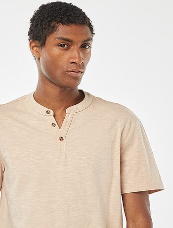 T-shirt a maniche corte con collo serafino