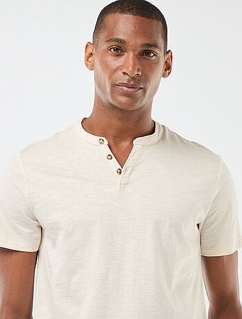 T-shirt a maniche corte con collo serafino