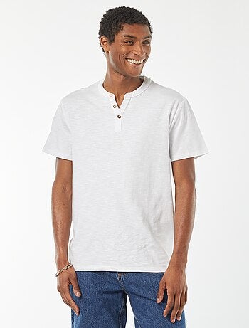 T-shirt a maniche corte con collo serafino