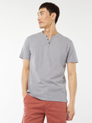 T-shirt a maniche corte con collo serafino