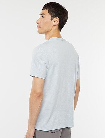 T-shirt a maniche corte con collo serafino