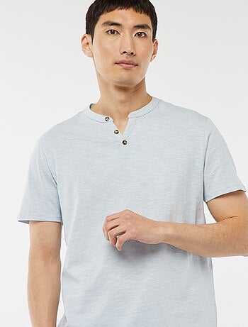 T-shirt a maniche corte con collo serafino
