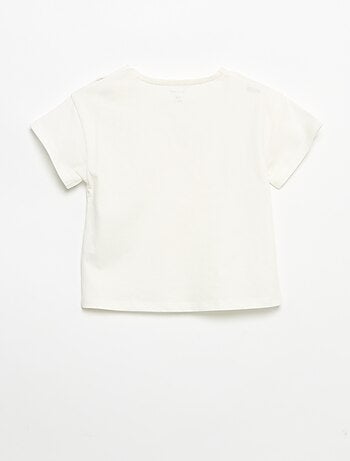 T-shirt a maniche corte con cuore cucito