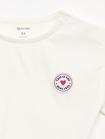 T-shirt a maniche corte con cuore cucito