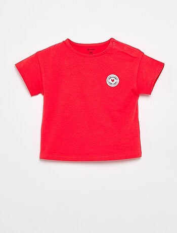 T-shirt a maniche corte con cuore cucito