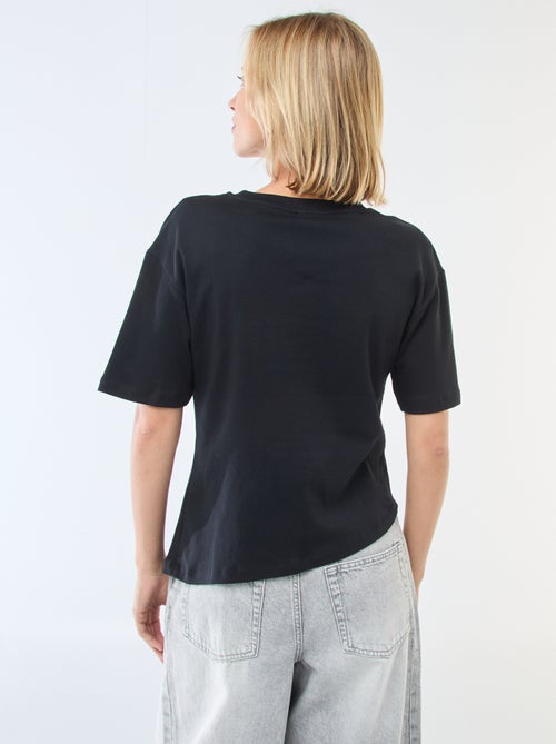 T-shirt a maniche corte con dettaglio gioiello decorativo frontale effetto twist - Kiabi