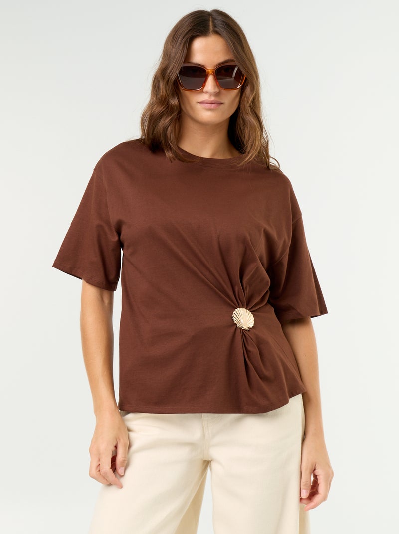 T-shirt a maniche corte con gioiello a conchiglia Marrone - Kiabi