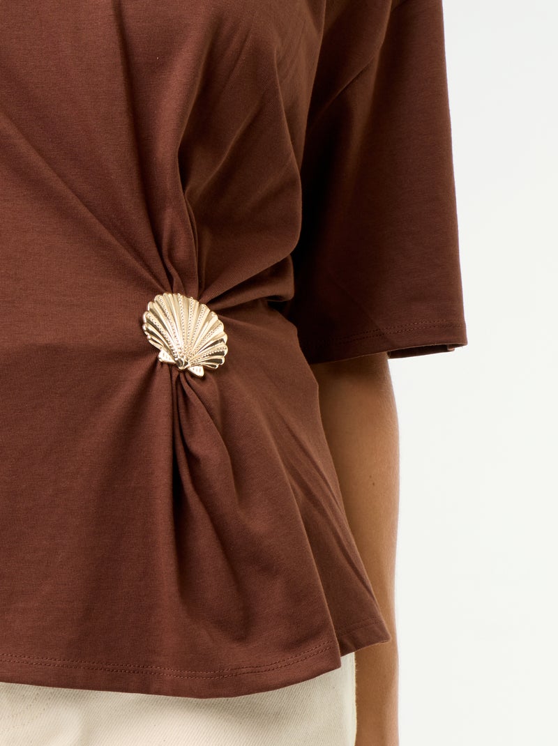 T-shirt a maniche corte con gioiello a conchiglia Marrone - Kiabi