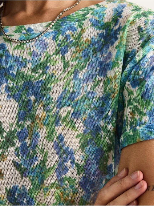 T-shirt a maniche corte con girocollo a fiori lucci - Kiabi T-shirt a maniche corte con girocollo a fiori lucci - Kiabi
