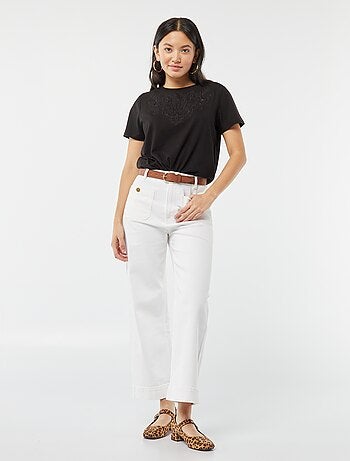 T-shirt a maniche corte con ricami fantasia
