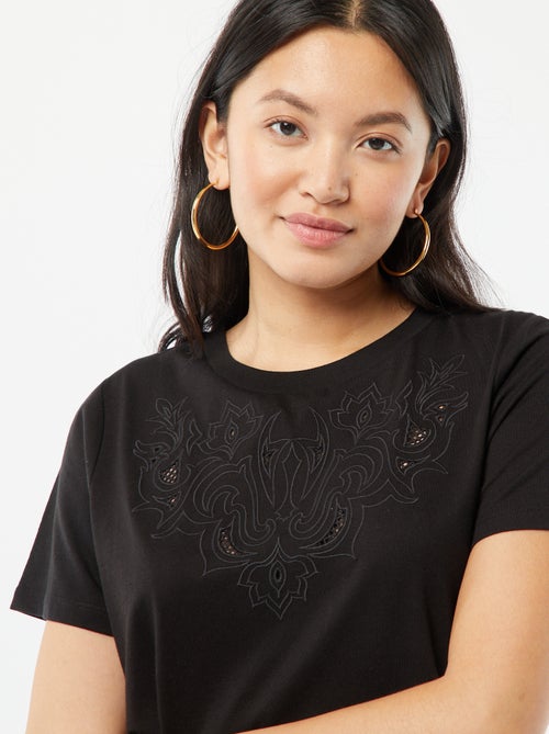 T-shirt a maniche corte con ricami fantasia - Kiabi