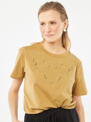 T-shirt a maniche corte con ricami fantasia