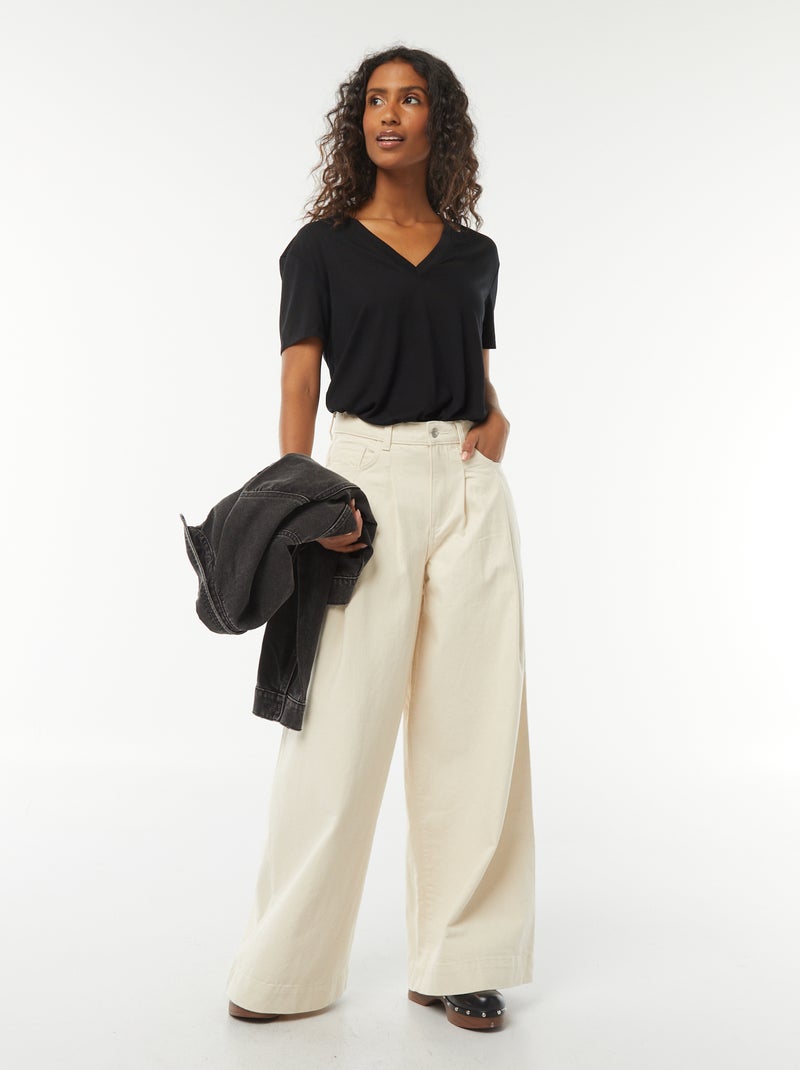 T-shirt a maniche corte con scollo a V nero - Kiabi