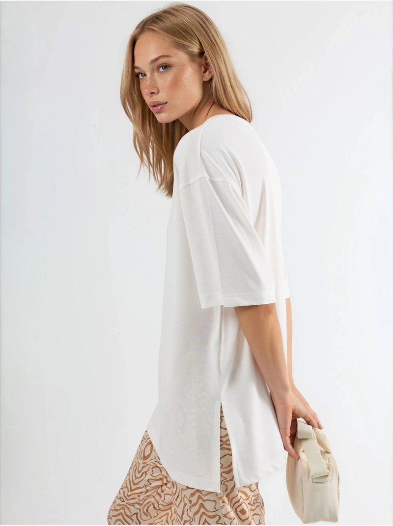T-shirt a maniche corte con scollo rotondo e dettaglio con spacco busem Bianco - Kiabi