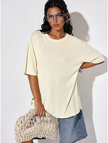T-shirt a maniche corte con scollo rotondo e dettaglio con spacco busem