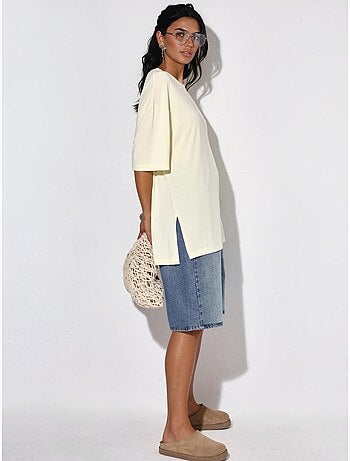 T-shirt a maniche corte con scollo rotondo e dettaglio con spacco busem