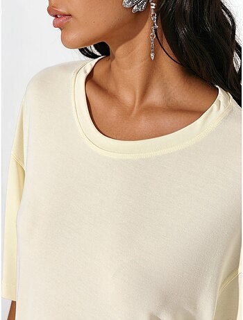 T-shirt a maniche corte con scollo rotondo e dettaglio con spacco busem