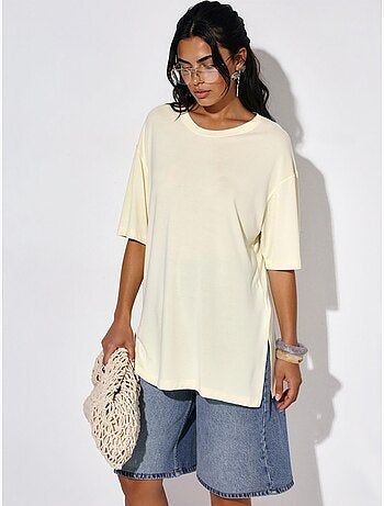 T-shirt a maniche corte con scollo rotondo e dettaglio con spacco busem