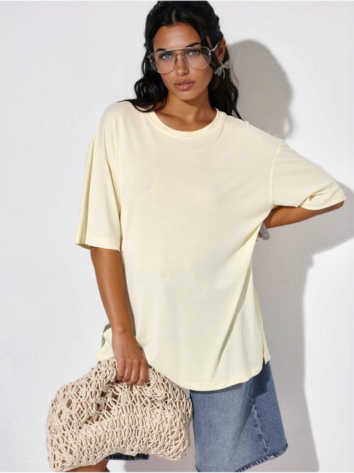 T-shirt a maniche corte con scollo rotondo e dettaglio con spacco busem - Kiabi T-shirt a maniche corte con scollo rotondo e dettaglio con spacco busem - Kiabi