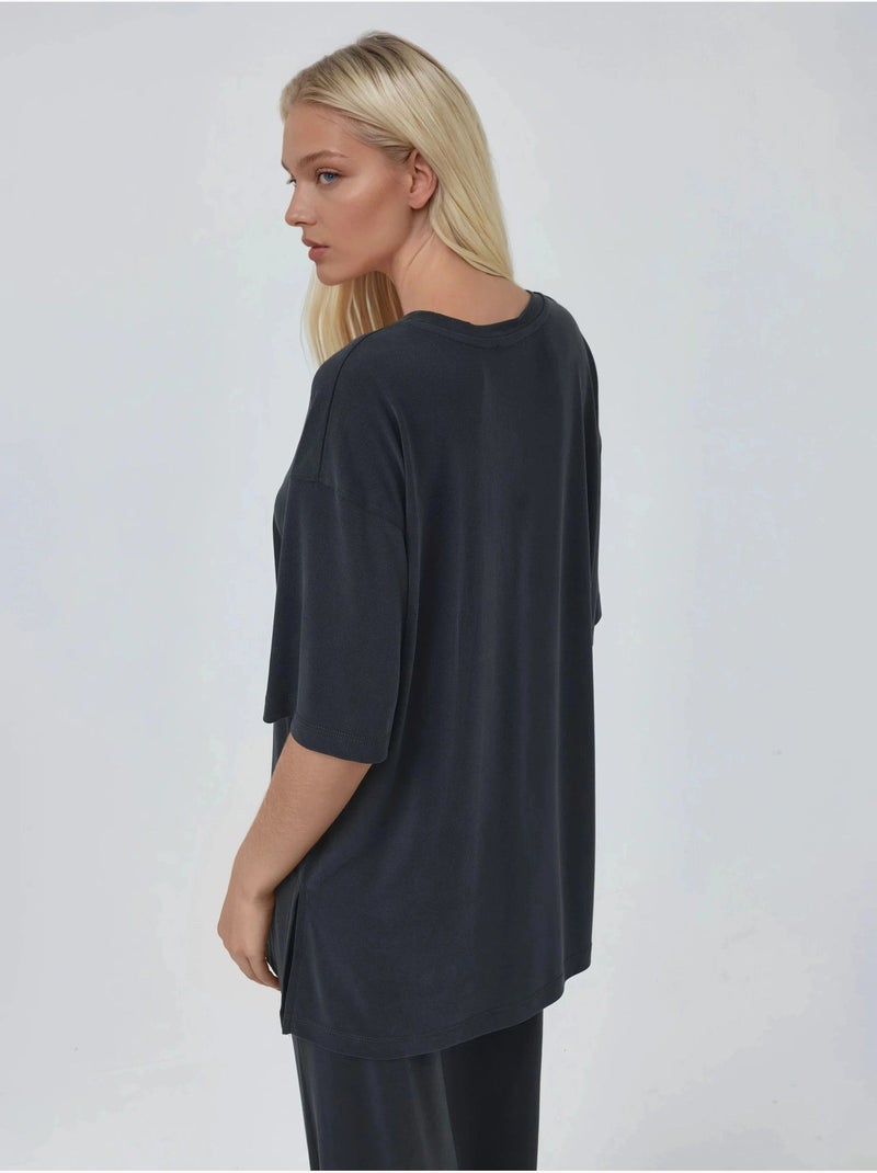 T-shirt a maniche corte con scollo rotondo e dettaglio con spacco busem Grigio nero - Kiabi