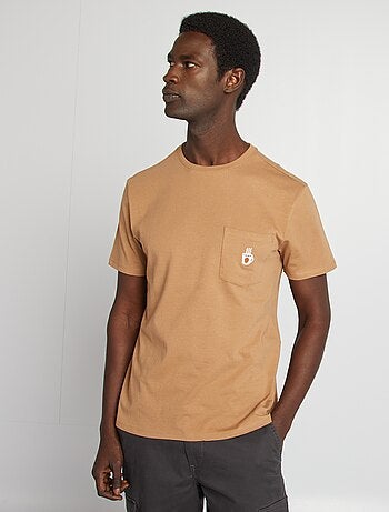 T-shirt a maniche corte con taschino sul petto e ricamo