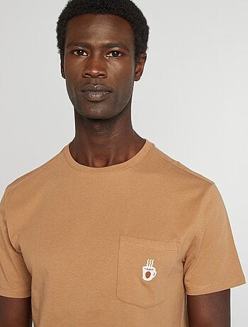 T-shirt a maniche corte con taschino sul petto e ricamo