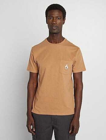T-shirt a maniche corte con taschino sul petto e ricamo