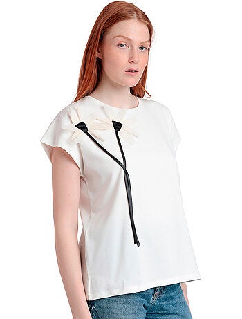 T-shirt a maniche corte da donna ADMAS con fiori applicati